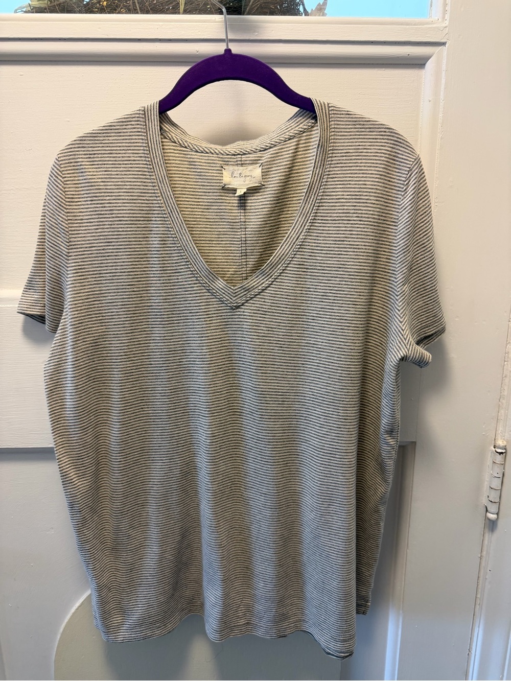 Lou & Grey Women’s Short Sleeve V-Neck Gray Striped Tee